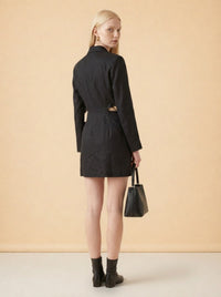 model_over_shoulder
