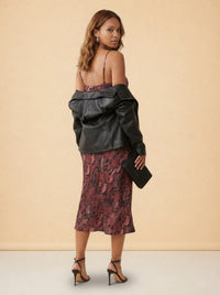 model_over_shoulder